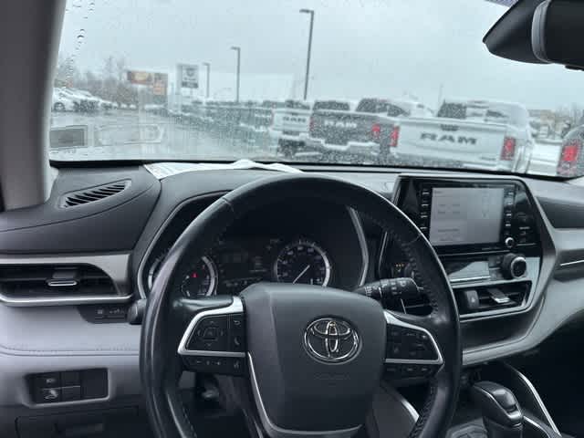 Thumbnail: 2022 Toyota Highlander - 6