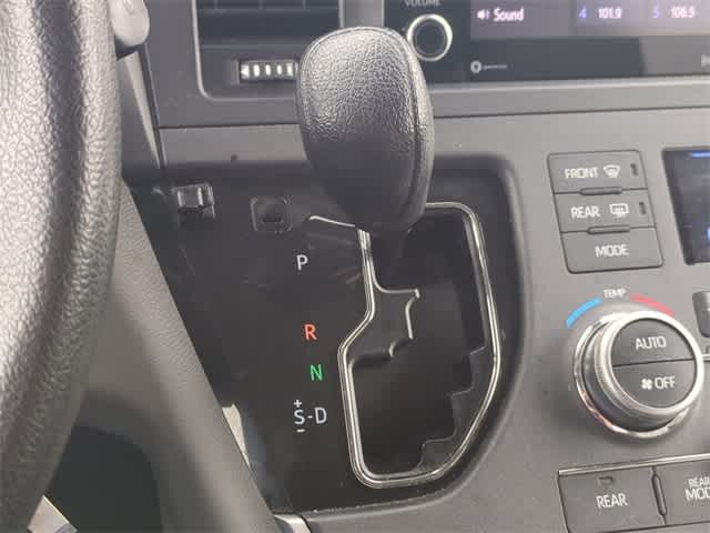 Thumbnail: 2020 Toyota Sienna - 31