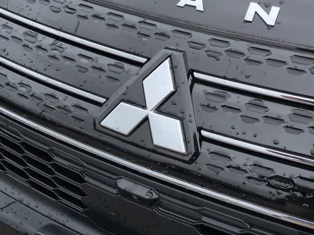 Thumbnail: 2022 Mitsubishi Outlander - 12