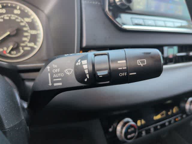 Thumbnail: 2024 Mitsubishi Outlander - 24