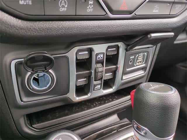 Thumbnail: 2025 Jeep Gladiator - 31