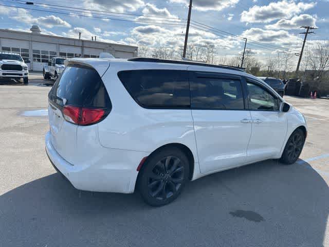 Thumbnail: 2018 Chrysler Pacifica - 18