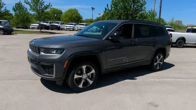 Thumbnail: 2026 Jeep Grand Cherokee L - 4