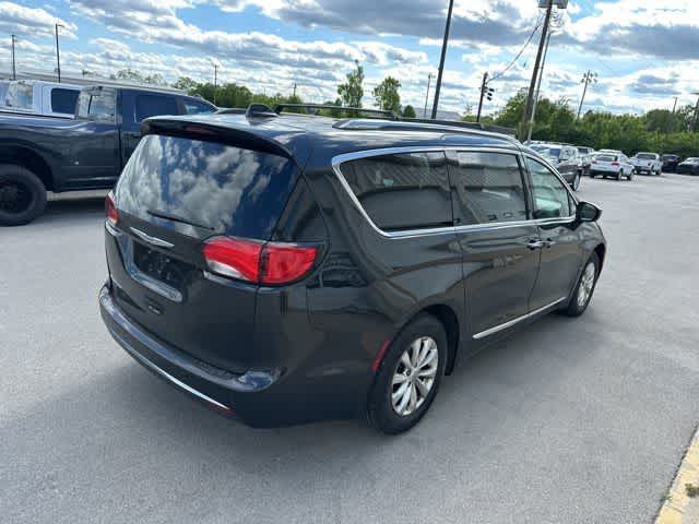Thumbnail: 2019 Chrysler Pacifica - 20
