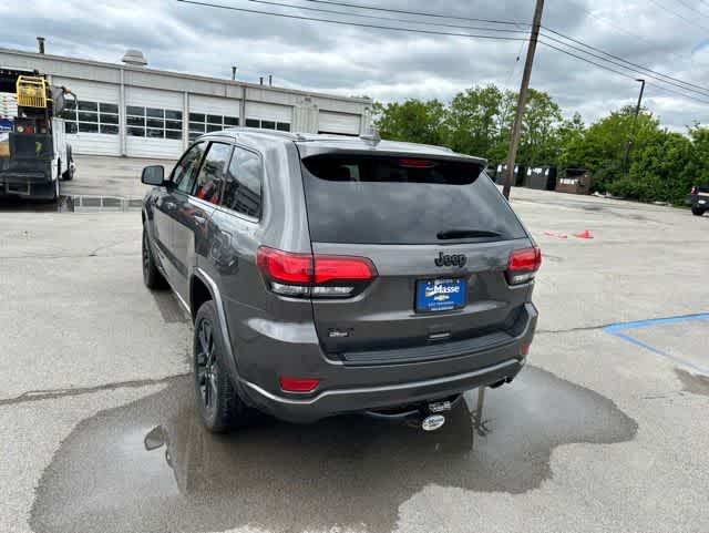 Thumbnail: 2017 Jeep Grand Cherokee - 17