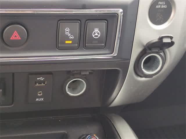 Thumbnail: 2017 Nissan Titan - 32