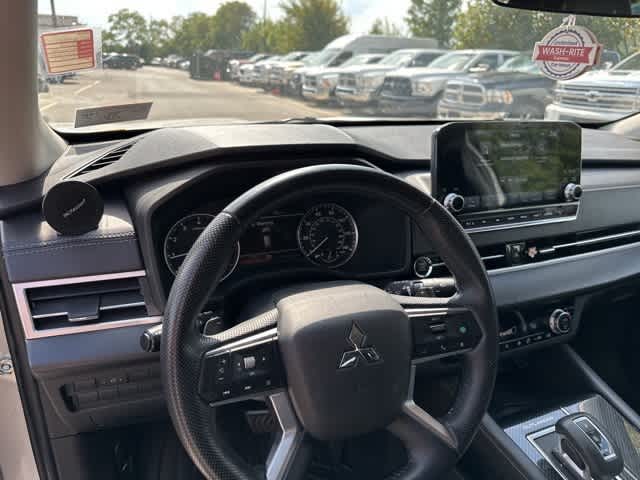 Thumbnail: 2022 Mitsubishi Outlander - 4