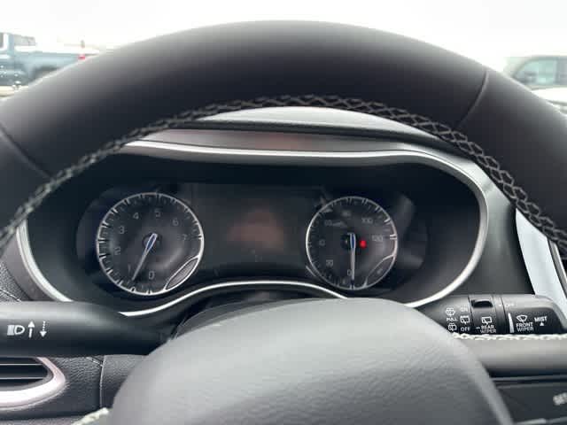 Thumbnail: 2026 Chrysler Pacifica - 6