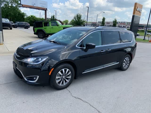 Thumbnail: 2019 Chrysler Pacifica - 17