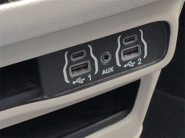 Thumbnail: 2021 Chrysler Pacifica - 31