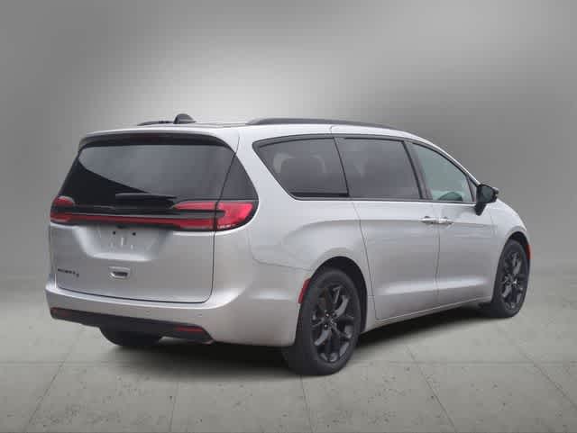 Thumbnail: 2026 Chrysler Pacifica - 8