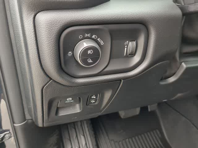 Thumbnail: 2026 RAM 1500 - 18