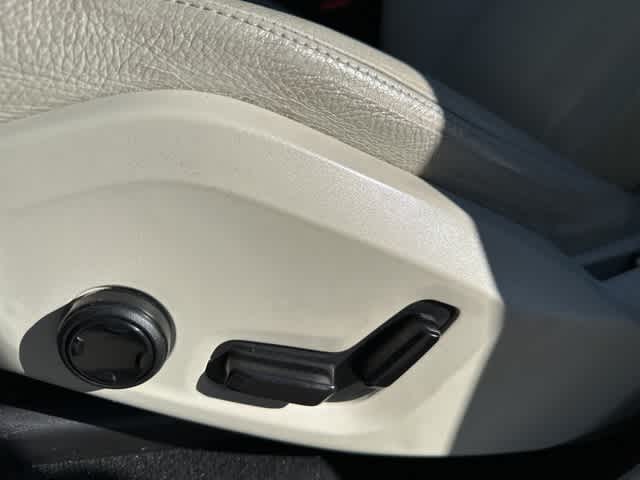 Thumbnail: 2017 Volvo XC90 - 14