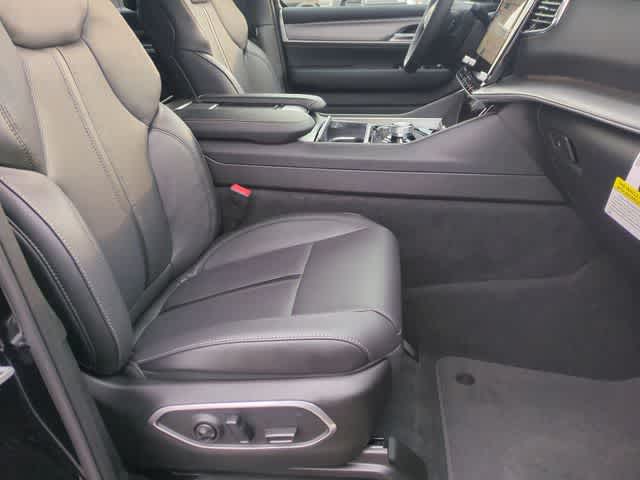 Thumbnail: 2026 Jeep Grand Wagoneer L - 24