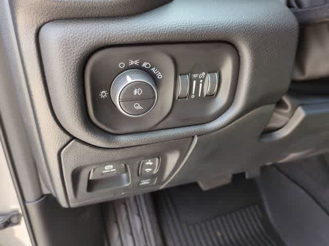 Thumbnail: 2026 RAM 1500 - 18