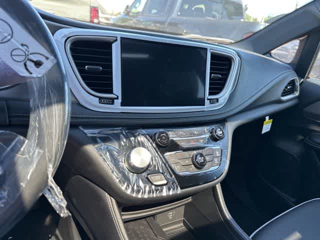 Thumbnail: 2027 Chrysler Pacifica - 5