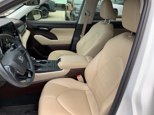 Thumbnail: 2021 Toyota Highlander - 3