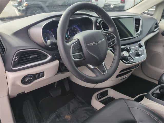 Thumbnail: 2023 Chrysler Pacifica - 10