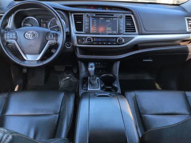 Thumbnail: 2017 Toyota Highlander - 16
