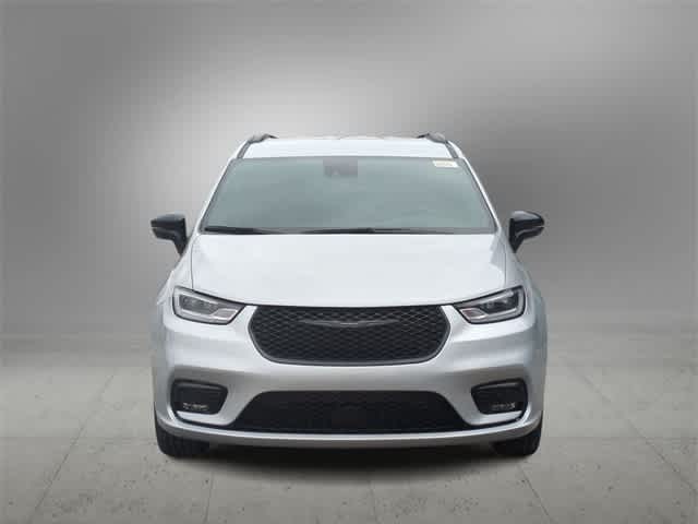 Thumbnail: 2026 Chrysler Pacifica - 3