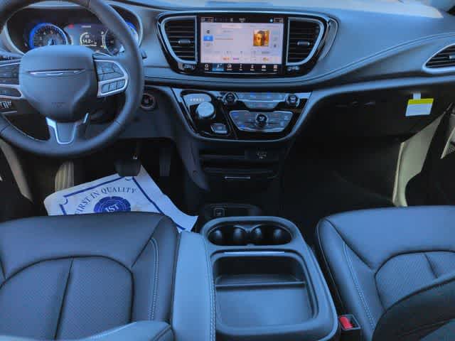 Thumbnail: 2027 Chrysler Pacifica - 15