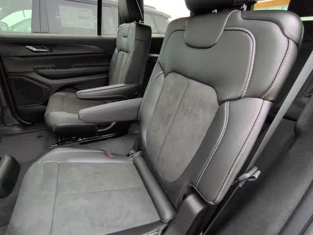 Thumbnail: 2025 Jeep Grand Cherokee L - 21