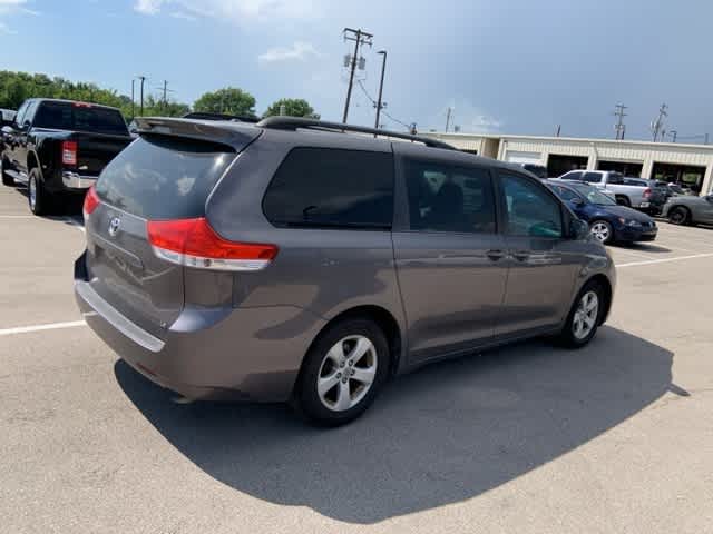 Thumbnail: 2014 Toyota Sienna - 21