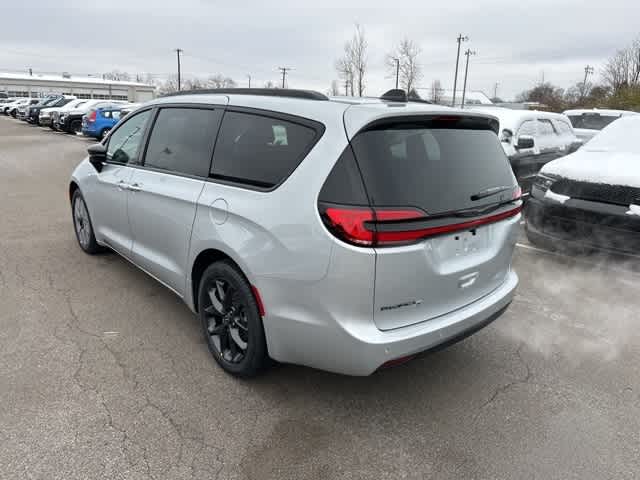 Thumbnail: 2026 Chrysler Pacifica - 17