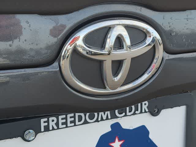 Thumbnail: 2011 Toyota Camry - 12