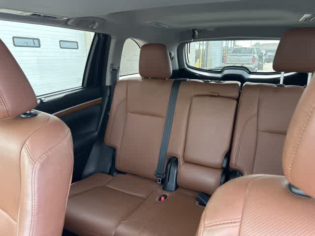 Thumbnail: 2017 Toyota Highlander - 4