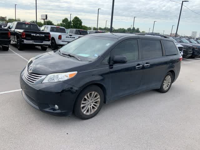 Thumbnail: 2016 Toyota Sienna - 13