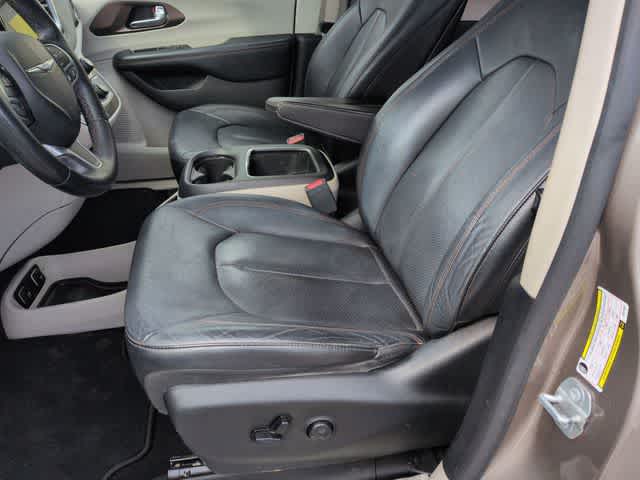 Thumbnail: 2018 Chrysler Pacifica - 16