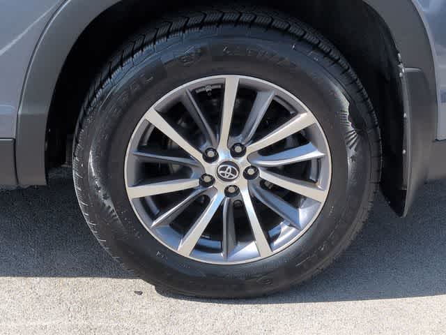Thumbnail: 2019 Toyota Highlander - 14