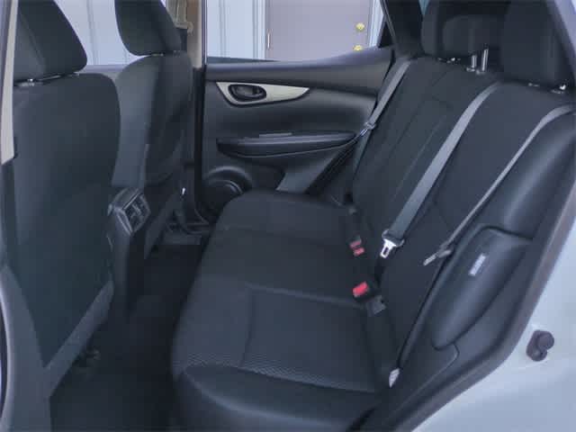 Thumbnail: 2020 Nissan Rogue Sport - 20