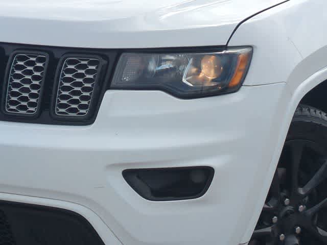 Thumbnail: 2018 Jeep Grand Cherokee - 11