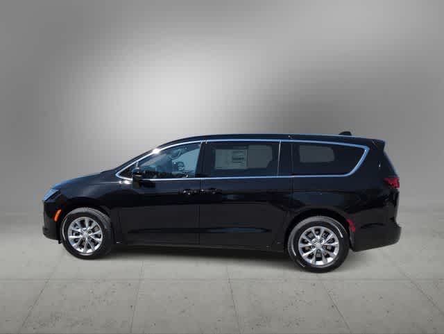 Thumbnail: 2027 Chrysler Pacifica - 5