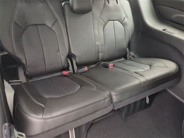 Thumbnail: 2026 Chrysler Pacifica - 38