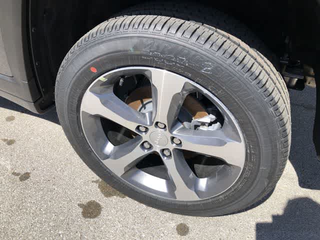 Thumbnail: 2026 Jeep Grand Cherokee - 12