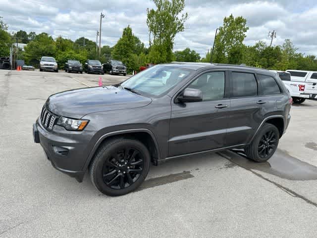 Thumbnail: 2017 Jeep Grand Cherokee - 13