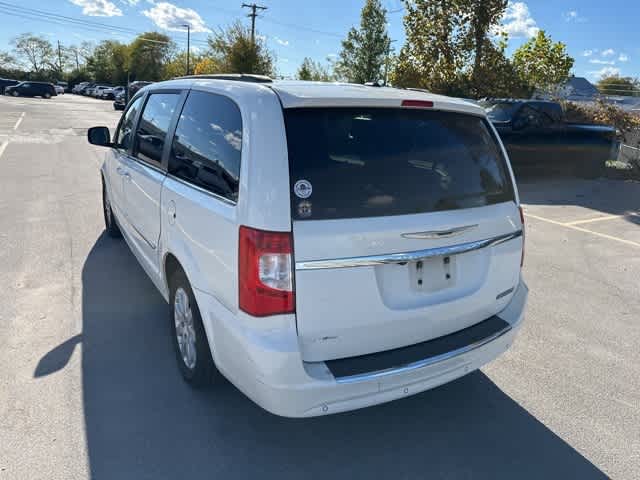Thumbnail: 2012 Chrysler Town & Country - 14
