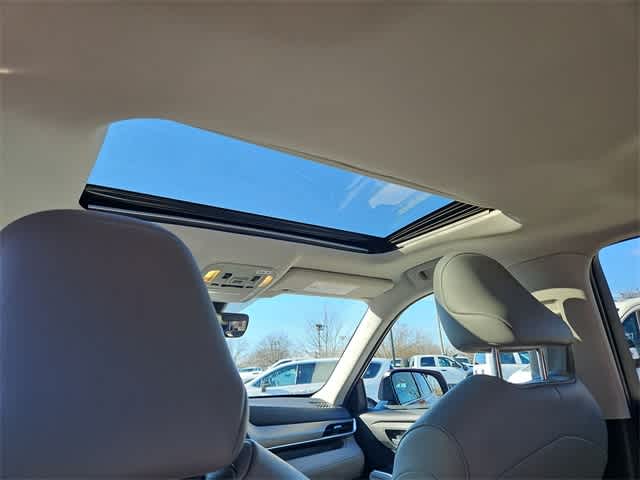 Thumbnail: 2022 Toyota Highlander - 23