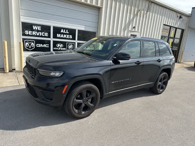 Thumbnail: 2023 Jeep Grand Cherokee - 14