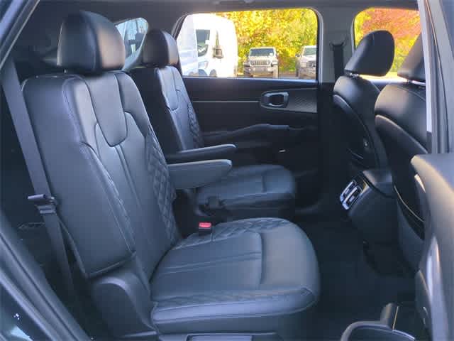 Thumbnail: 2022 Kia Sorento - 22