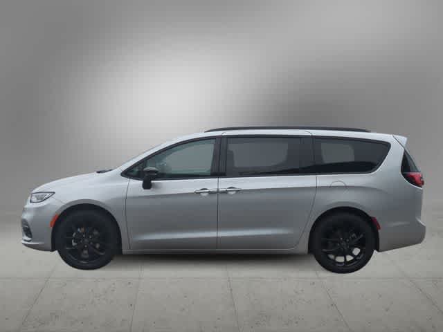 Thumbnail: 2026 Chrysler Pacifica - 5
