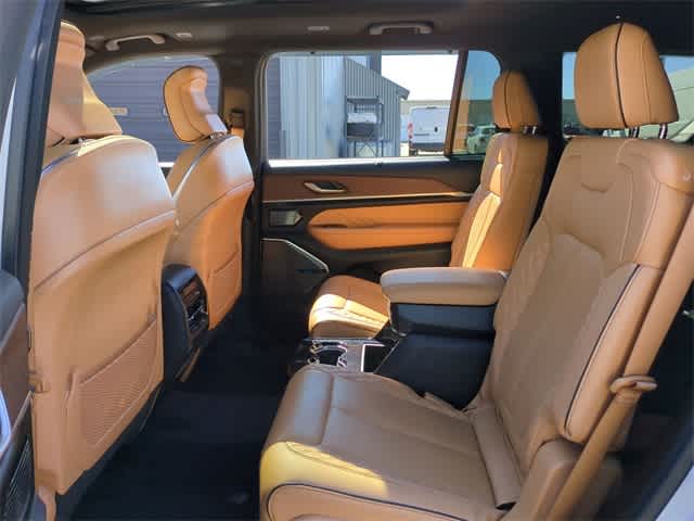 Thumbnail: 2023 Jeep Grand Cherokee L - 21