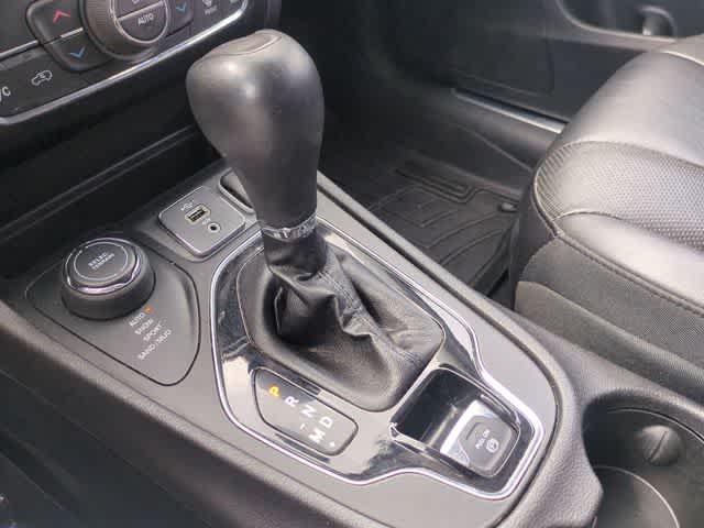 Thumbnail: 2019 Jeep Cherokee - 30