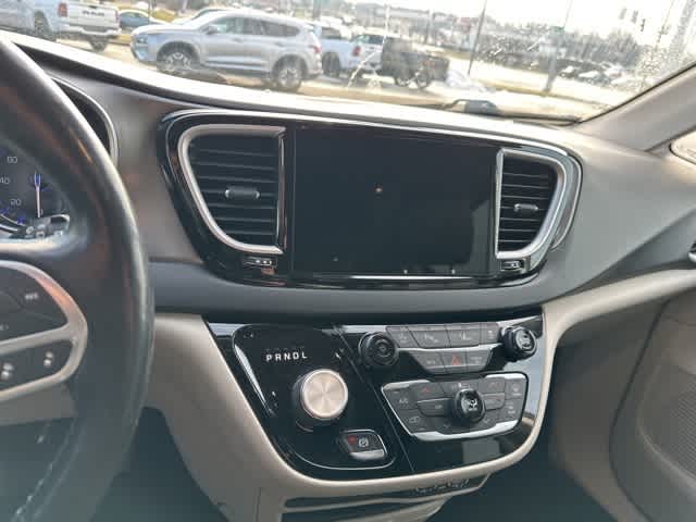 Thumbnail: 2021 Chrysler Pacifica - 7