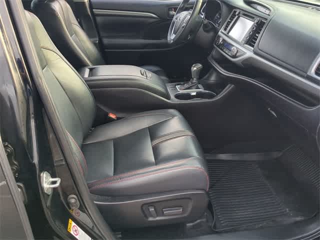 Thumbnail: 2019 Toyota Highlander - 23