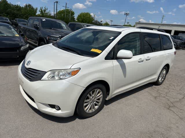 Thumbnail: 2017 Toyota Sienna - 2