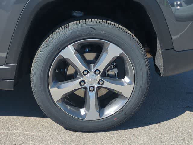 Thumbnail: 2026 Jeep Grand Cherokee - 14